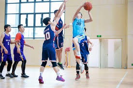 孙铭徽发动快速反击 塔克顺下飞身上篮